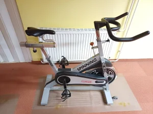 Fitnessstudio Betriebsauflösung - großes Studio - Cardio / Kraft / Spinning und allerhand Zubehör