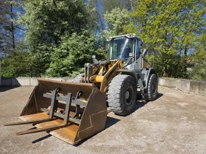 Baumaschinen + Nutzfahrzeuge + Lagerware