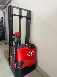 Baumaschinen + Zubehör + Traktoren