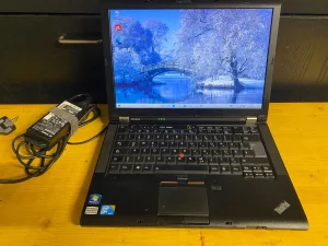 Baumaschinen + Zubehör + Traktoren