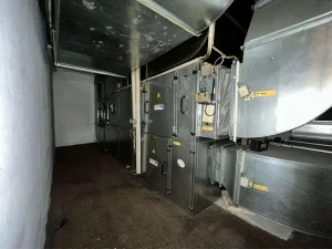 Baumaschinen + Nutzfahrzeuge + Lagerware