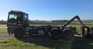 LKW Abholkipper + Baumaschinen