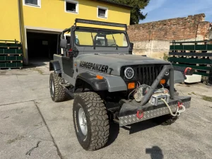 Offroadfahrzeuge / Kachelofen / Lagerräumung